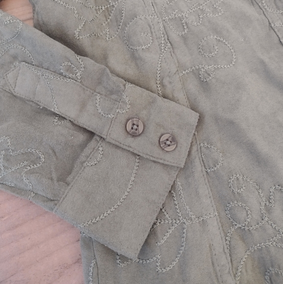 Cre8ions Vintage Faux Suede Button Front Embroidered Shirt / Shacket Size L - Picture 12 of 14